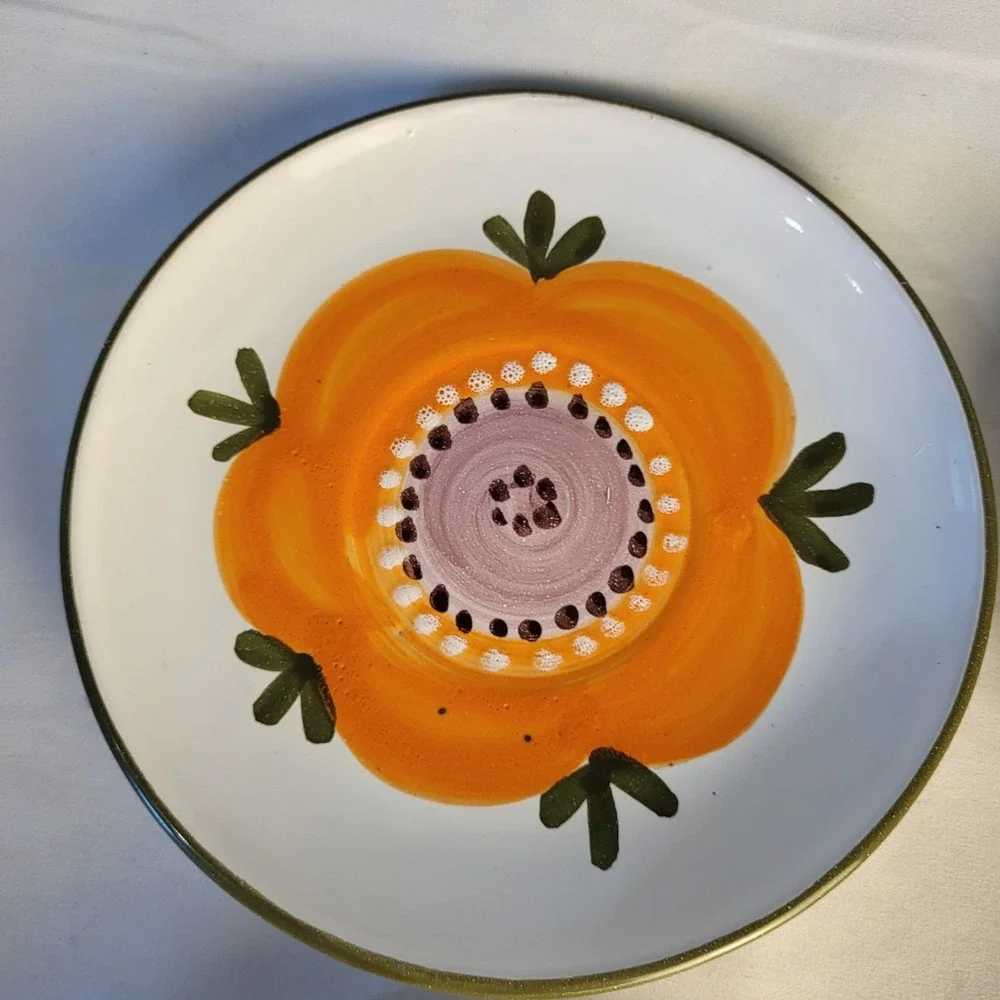 Set of 4 - Orange Flower Decorative Plates 7-1/4